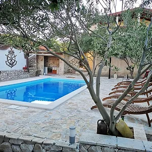 Magas With Private Pool Vinjerac